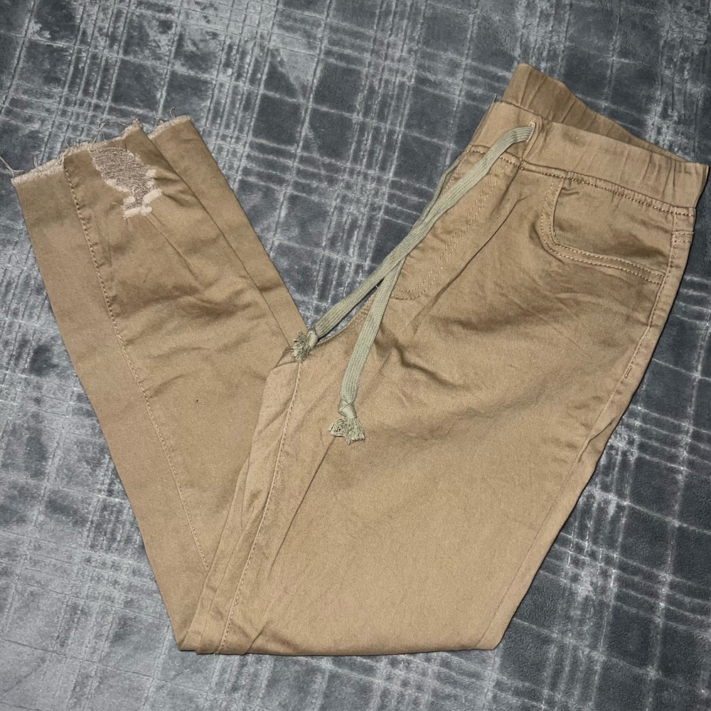 khaki pants